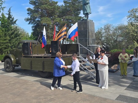 Конкурс чтецов военной поэзии 